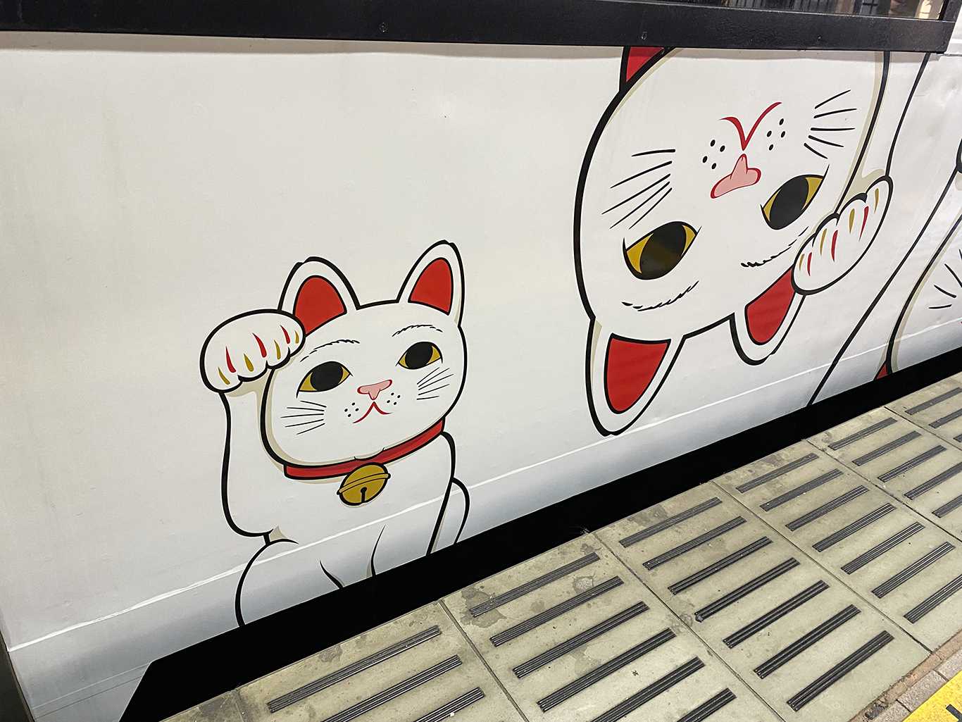 電車の招き猫
